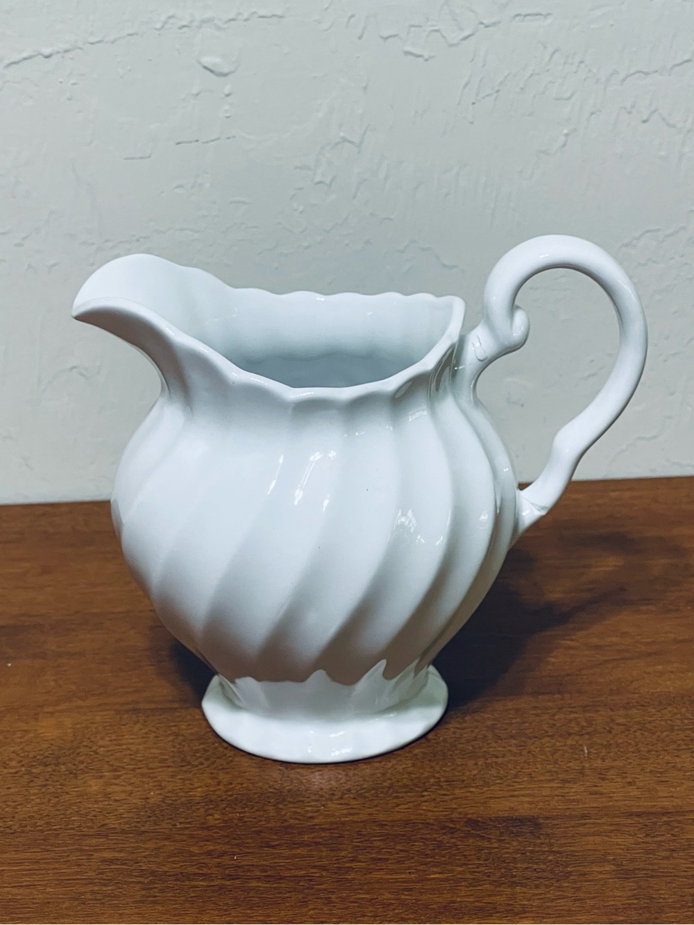 Johnson Brothers Regency Snowhite Patten Earthenware Creamer Swirl Made England - Picture 12 of 12